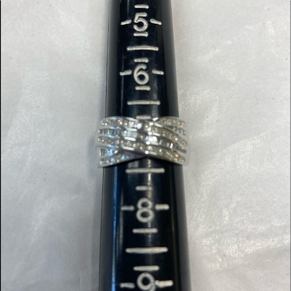 Jewelry - 14K Diamonds Ring